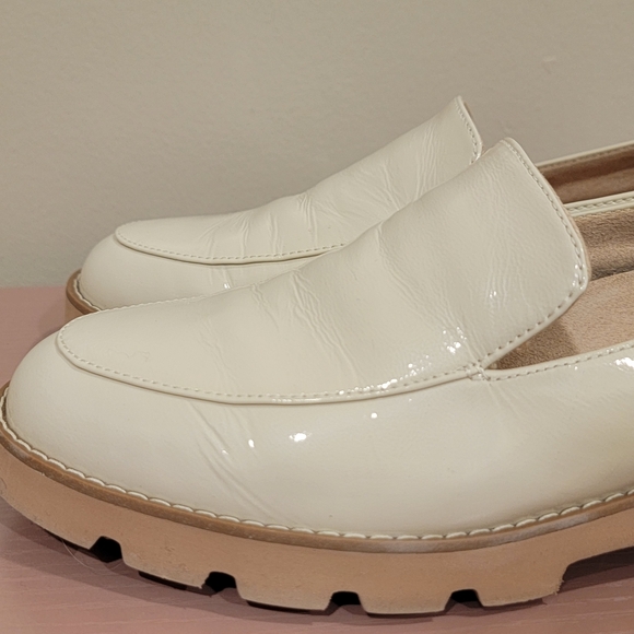 Vionic Kensley Slip On Loafers Womens Cream Patent Leather Chucky Sole Flat Shoe - Picture 2 of 12